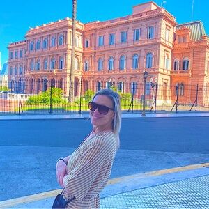 Meet your Posher, Gloria